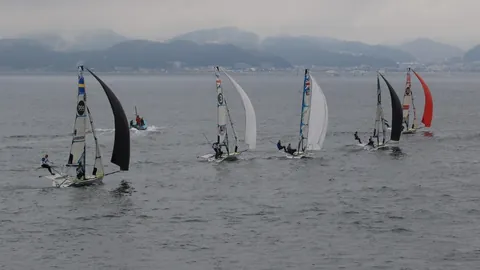 俄军宣称：已控制顿涅茨克捷尔任斯克市区。